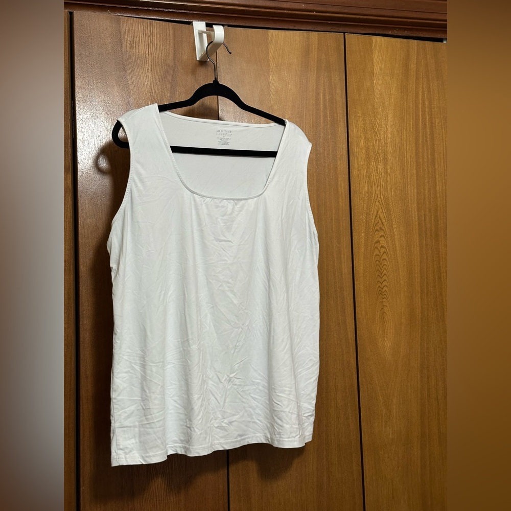 New York Laundry White Scoop Neck Tank Top